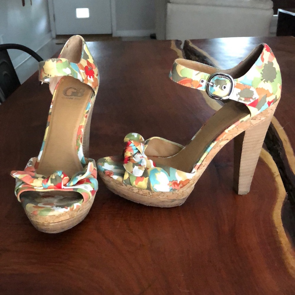 Gianni Bini Floral Platforms size 7.5